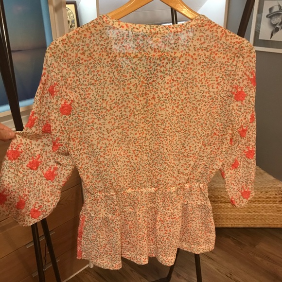Embroidered floral Guess peplum top - Picture 4 of 4